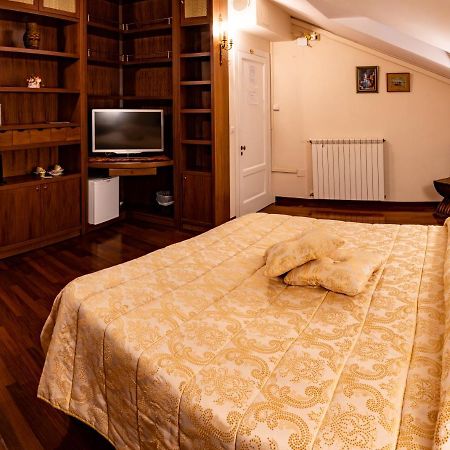 Real Borbone Bed and Breakfast Caserta Exteriör bild