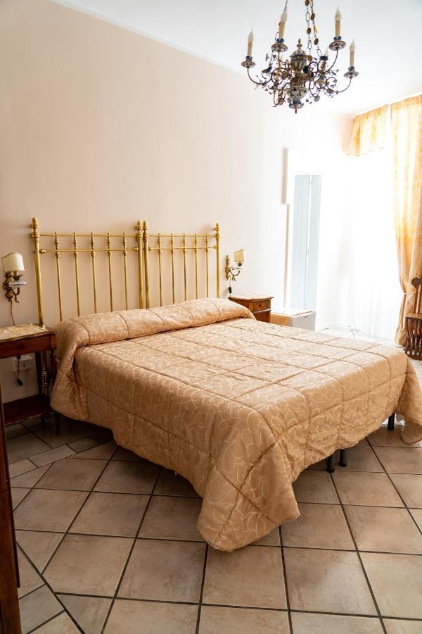 Real Borbone Bed and Breakfast Caserta Exteriör bild